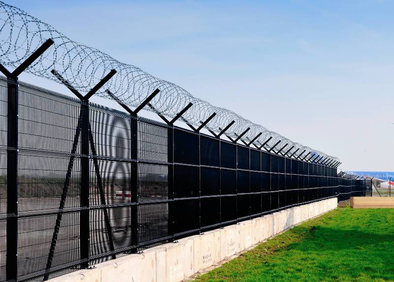 Airport Security Fence (4)